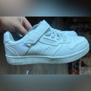 Boys little kids white Skechers quick street strap sneakers size 2.5